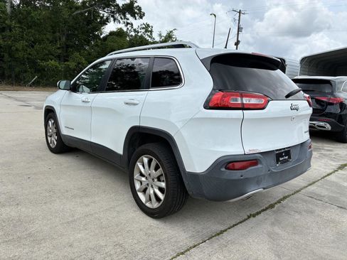 Used 2017 Jeep Cherokee Limited w/ Luxury Group FWD image 16