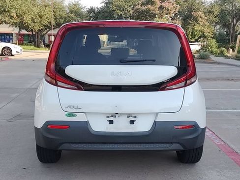 Used 2022 Kia Soul LX w/ Technology Package FWD image 4