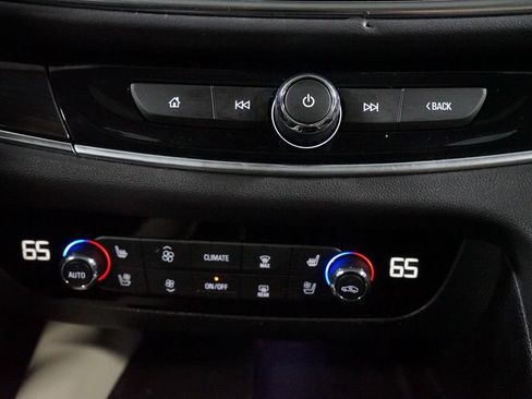 Used 2022 Buick Enclave Premium w/ Experience Buick Package FWD image 22