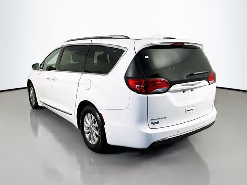 Used 2018 Chrysler Pacifica Touring-L FWD image 5