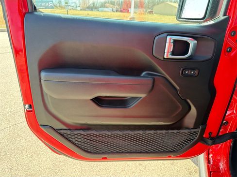 Used 2025 Jeep Gladiator Sport image 29