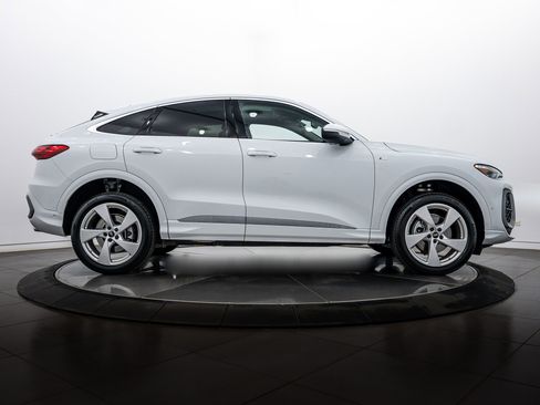 Certified 2025 Audi Q5 Premium Plus w/ Premium Plus image 3