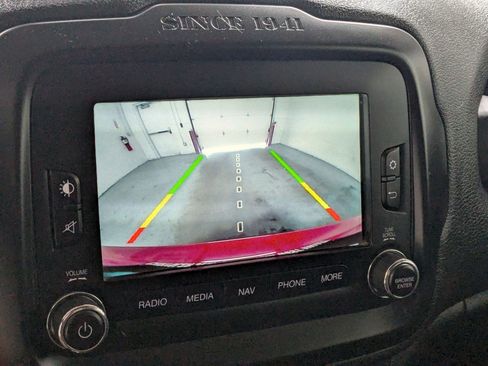 Used 2015 Jeep Renegade Latitude w/ Cold Weather Group II AWD/4WD image 18
