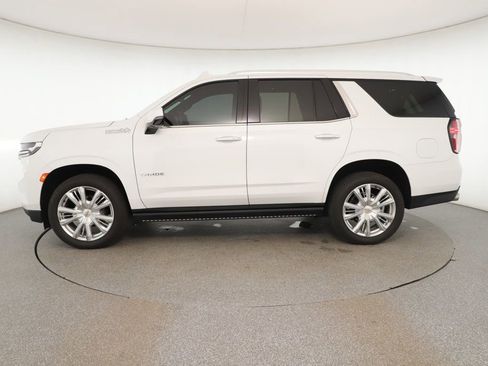 Used 2023 Chevrolet Tahoe High Country image 2