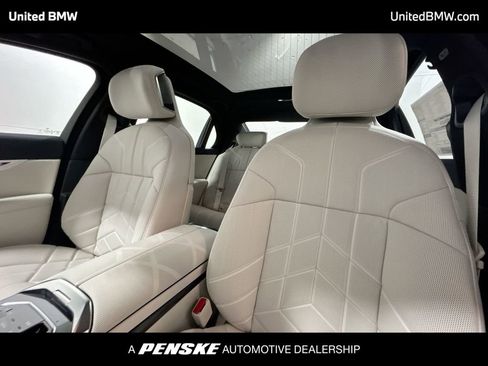 Used 2025 BMW 760i xDrive w/ Executive Package image 13