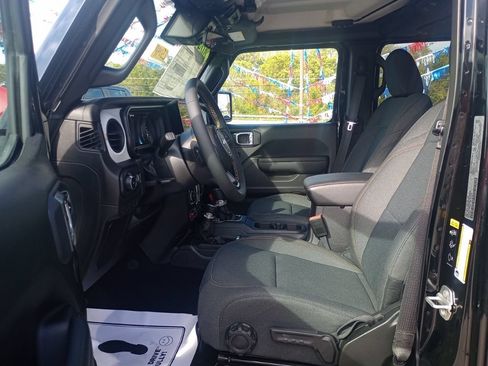Used 2024 Jeep Wrangler Unlimited Sport AWD/4WD image 14