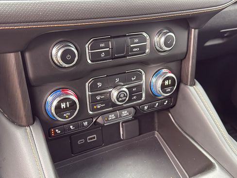 Used 2024 GMC Yukon XL AT4 image 21