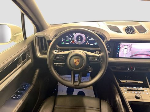 Certified 2025 Porsche Cayenne E-Hybrid AWD/4WD image 22