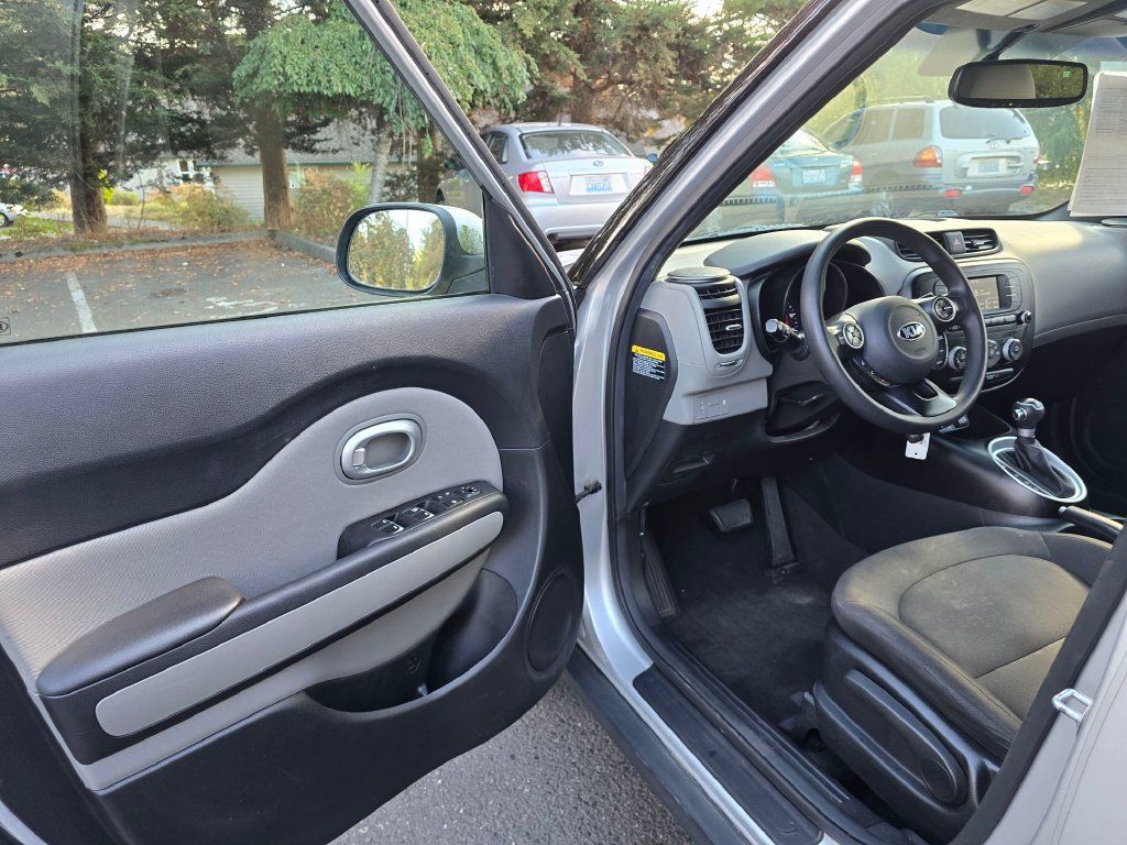 Used 2017 Kia Soul FWD image 7