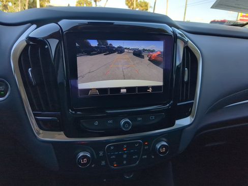 Used 2021 Chevrolet Traverse LT image 24