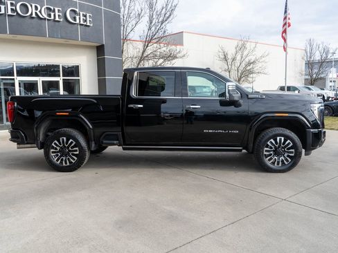 Used 2024 GMC Sierra 2500 Denali Ultimate image 8