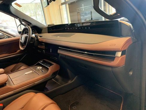 New 2025 Lincoln Navigator Reserve image 10