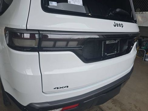 New 2026 Jeep Grand Wagoneer Summit AWD/4WD image 36