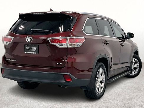 Used 2015 Toyota Highlander XLE image 2