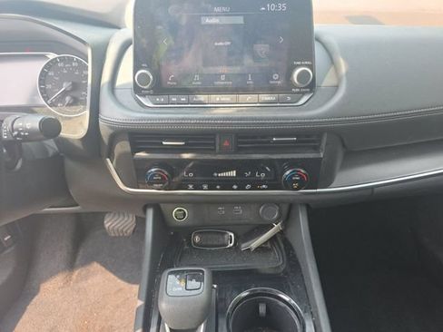 Used 2023 Nissan Rogue SV AWD/4WD image 9
