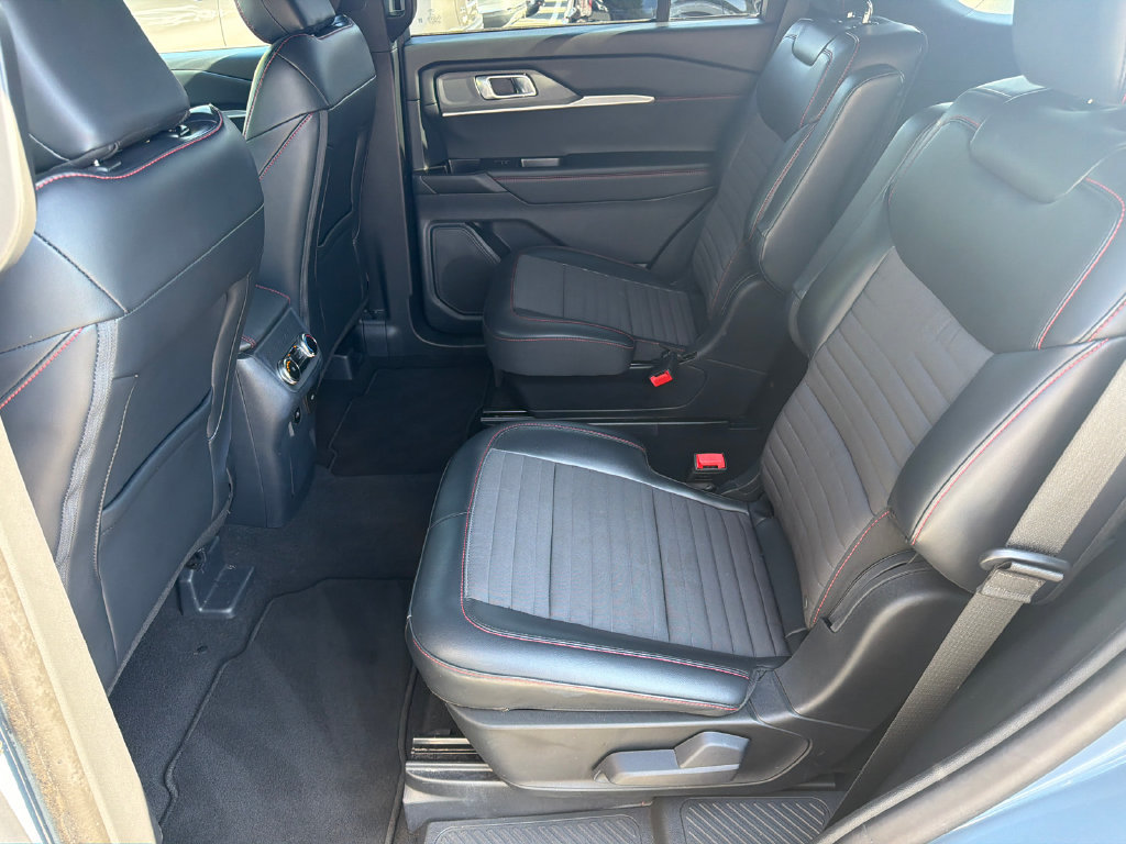 Used 2025 Ford Explorer ST-Line AWD/4WD image 21