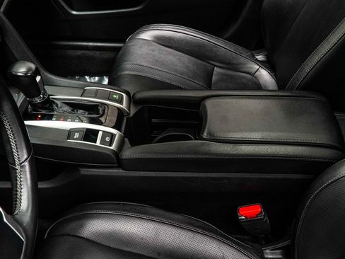 Used 2018 Honda Civic Touring image 17