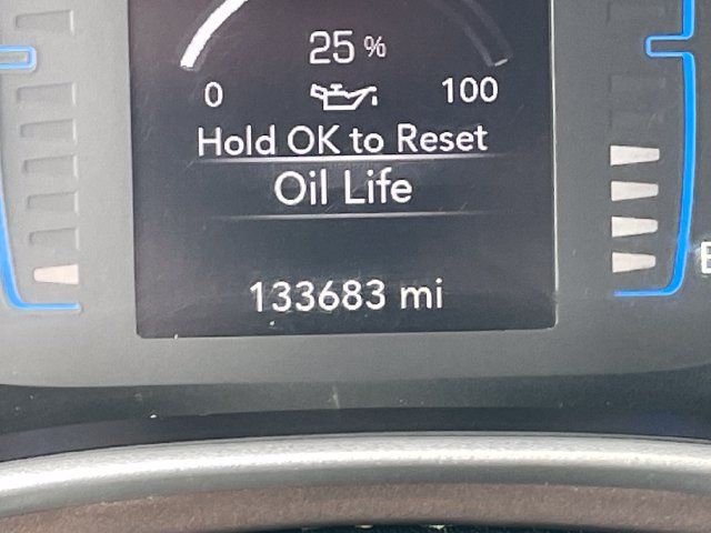 Used 2017 Chrysler Pacifica Touring w/ Tire & Wheel Group FWD image 11