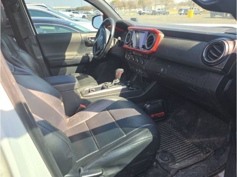 Used 2019 Toyota Tacoma TRD Off-Road image 27
