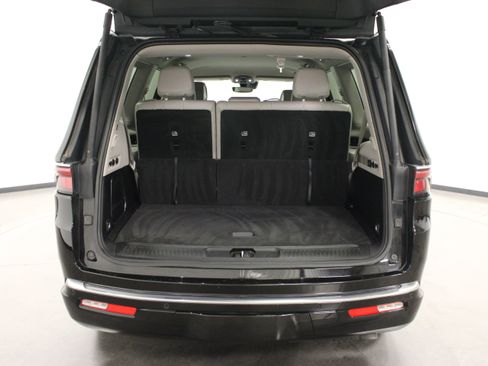 Used 2024 Jeep Wagoneer Series II AWD/4WD image 13