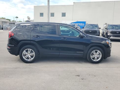 Used 2024 GMC Terrain SLE FWD image 4