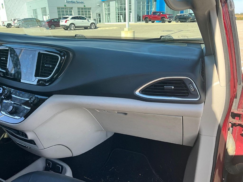 Used 2019 Chrysler Pacifica Touring-L Plus w/ Advanced Safetytec Group FWD image 20