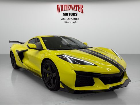 Used 2023 Chevrolet Corvette Z06 w/ Z07 Performance Package RWD image 5