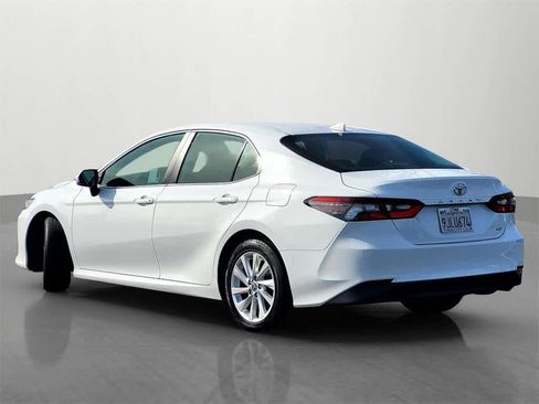 Used 2024 Toyota Camry LE image 4