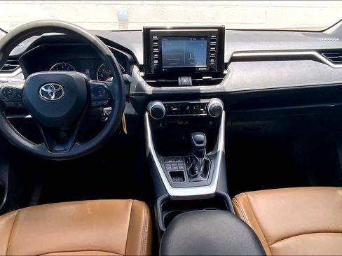 Used 2020 Toyota RAV4 LE AWD/4WD image 10