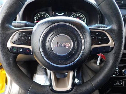 Used 2015 Jeep Renegade Sport FWD image 12