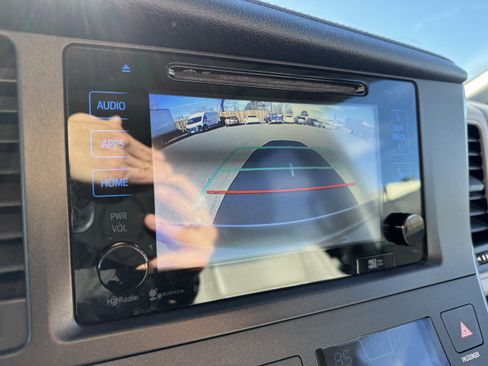 Used 2017 Toyota Sienna XLE image 25