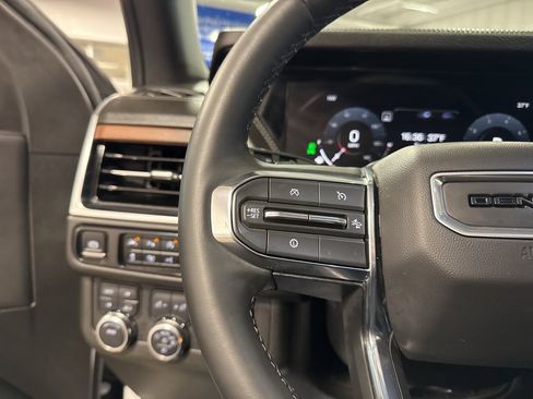 Used 2025 GMC Yukon XL Denali image 17
