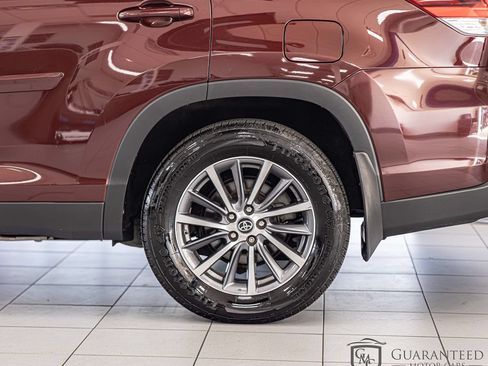 Used 2019 Toyota Highlander XLE AWD/4WD image 8