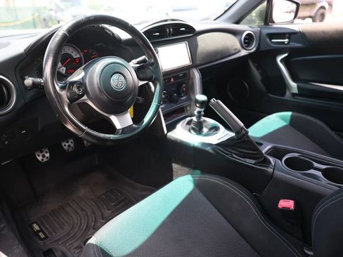 Used 2017 Toyota 86 RWD image 15