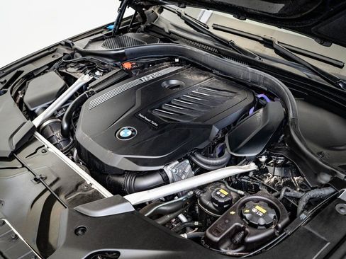 Used 2021 BMW 540i xDrive w/ Premium Package image 35