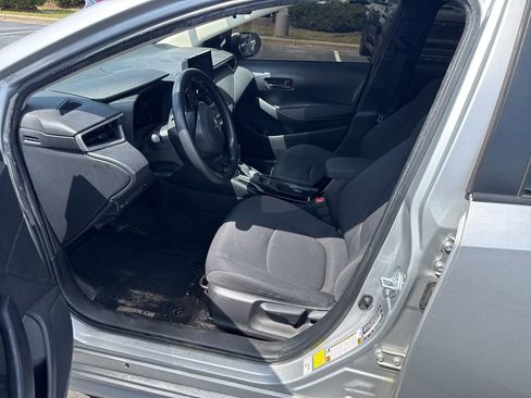 Used 2022 Toyota Corolla LE image 11