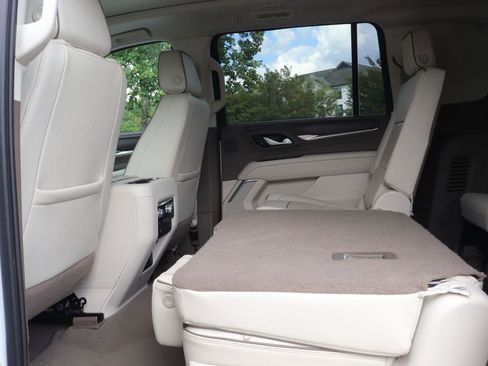 Used 2024 GMC Yukon XL Denali RWD image 14