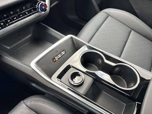 New 2026 Chevrolet Equinox LT w/ Convenience Package II FWD image 27