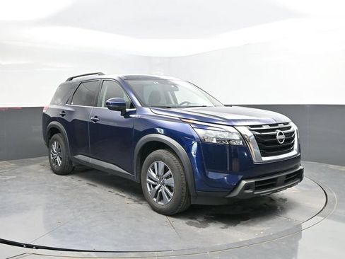Used 2025 Nissan Pathfinder SV FWD image 4