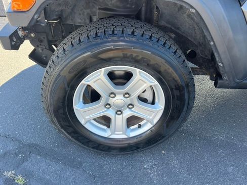 Used 2019 Jeep Wrangler Unlimited Sport S AWD/4WD image 12