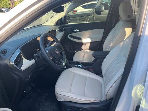 Used 2025 Buick Encore GX Avenir w/ Avenir Convenience Package image 8
