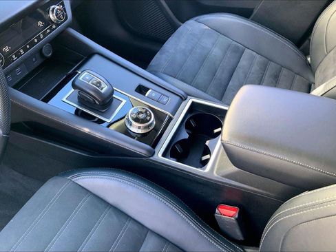 Used 2024 Mitsubishi Outlander SE image 16