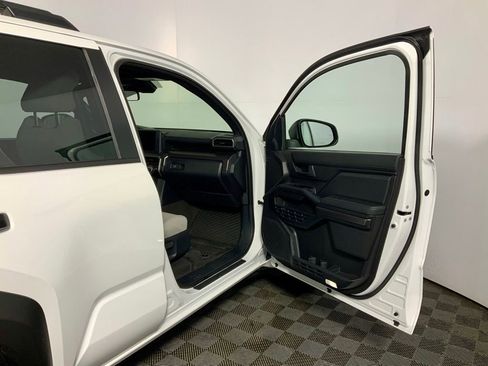 Used 2025 Toyota 4Runner SR5 AWD/4WD image 36