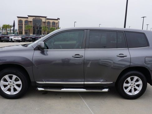 Used 2011 Toyota Highlander 2WD image 5