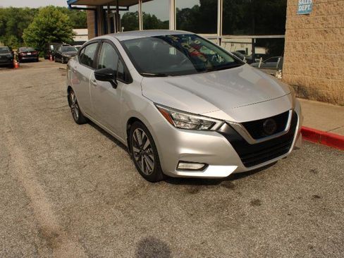 Used 2020 Nissan Versa SR FWD image 1