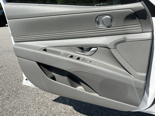 Certified 2025 Hyundai Elantra SEL FWD image 38