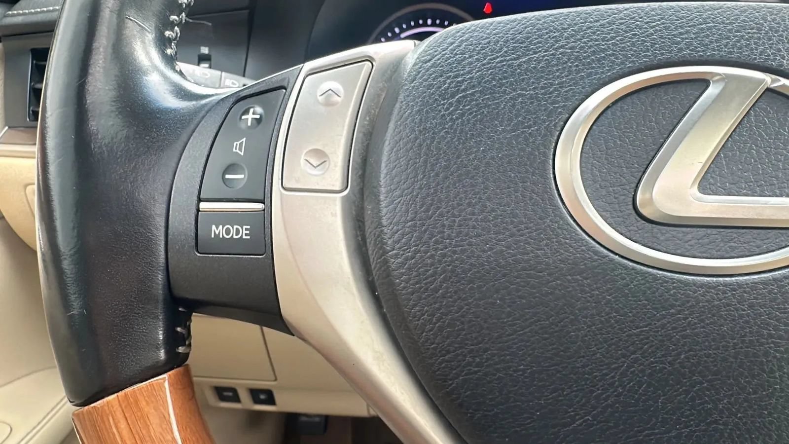 Used 2013 Lexus ES 300h w/ Luxury Pkg FWD image 27
