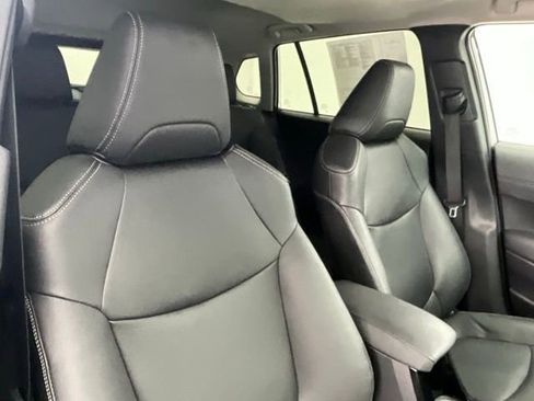 Used 2024 Toyota Corolla Cross XLE w/ Convenience Package image 14