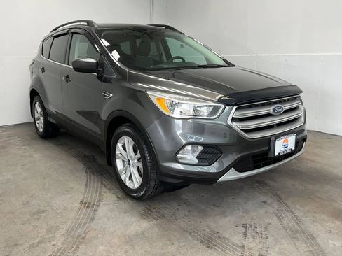 Used 2018 Ford Escape SE image 3