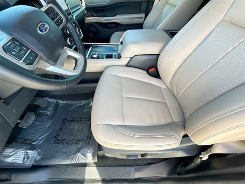 Used 2024 Ford Expedition XLT image 19